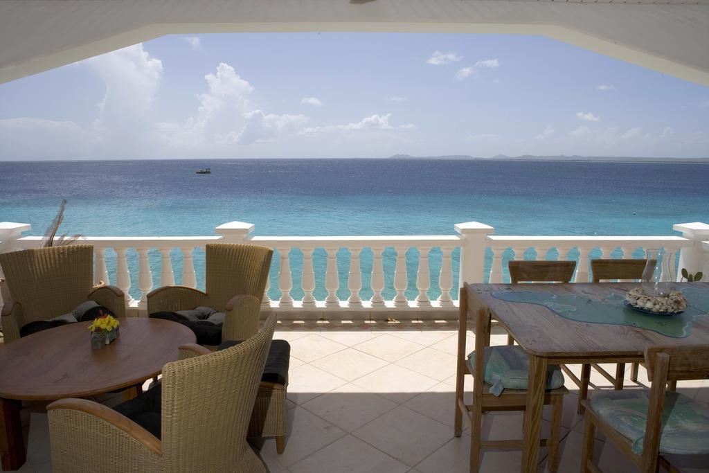 Bonaire Belmar Oceanfront Apartments الغرفة الصورة